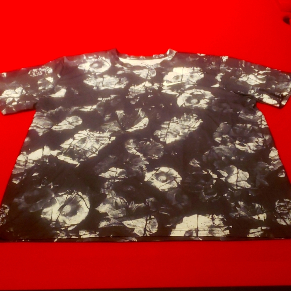Mens XXL Nike Graphic short sleeve t-shirr